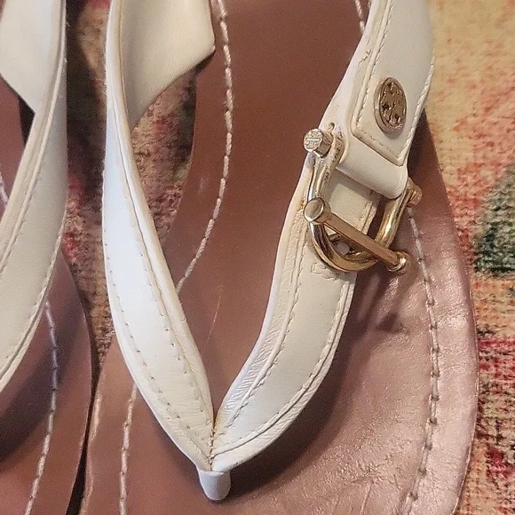 BEAUTIFUL!!! Tory Burch white leather sandals 7.5 - Picture 2 of 6